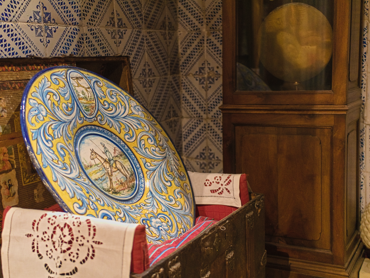 Hand-painted Valencian ceramics displayed in the casa museo at Casa Mayolica, Manises